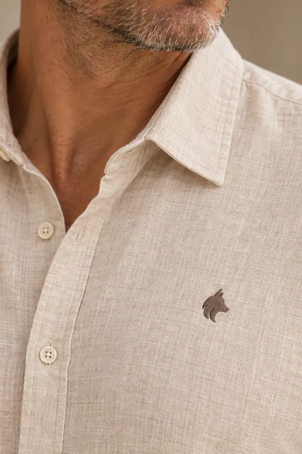 Camisa de linho Laurent Richard, areia, detalhe